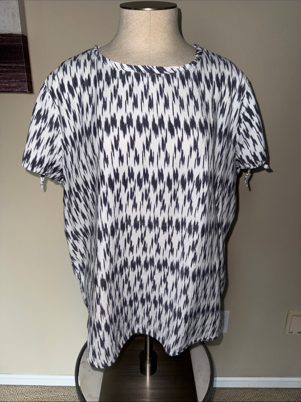 LOFT Black and White Ikat Short Sleeve Tee